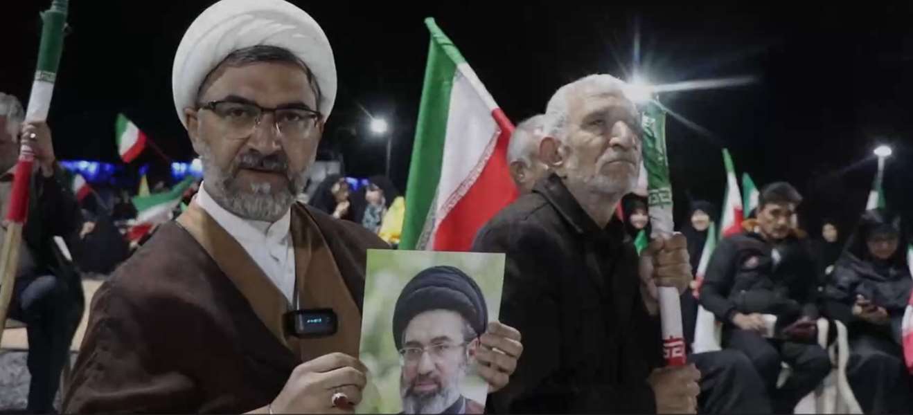 توضیحات حجت‌الاسلام والمسلمین حسن عسکری ( مسئول دفتر نهاد نمایندگی مقام معظم رهبری در دانشگاه شهید باهنر) پیرامون ویژه برنامه دهه کرامت و تشریح برنامه های موکب شهدای گمنام دانشگاه 